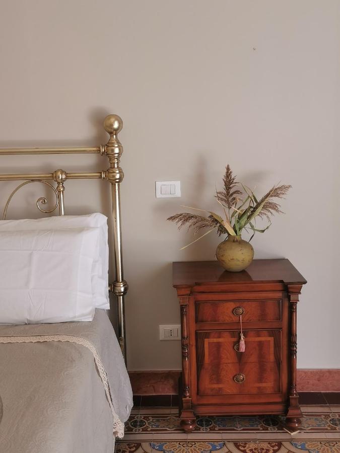 Dimora Lecerf Hotel Palermo Bagian luar foto